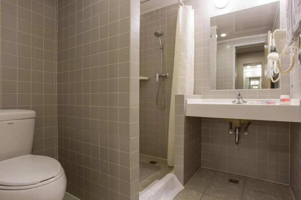 Jinjiang Inn Weihai Liugong Island Scenic Spot Shopping Market