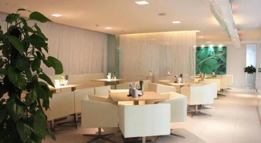 Jinjiang Inn Weihai Liugong Island Scenic Spot Shopping Market