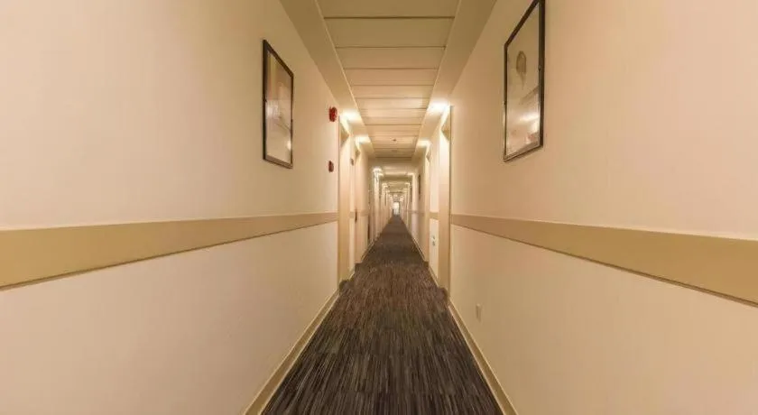 Jinjiang Inn Weihai Liugong Island Scenic Spot Shopping Market