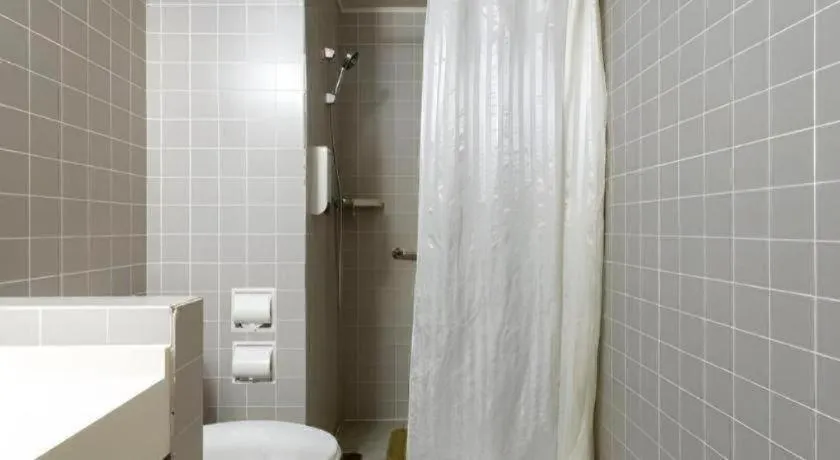 Jinjiang Inn Weihai Liugong Island Scenic Spot Shopping Market