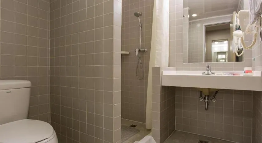 Jinjiang Inn Weihai Liugong Island Scenic Spot Shopping Market