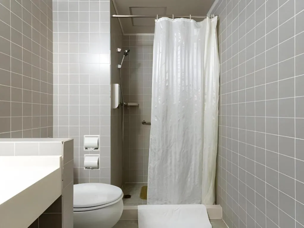 Jinjiang Inn Weihai Liugong Island Scenic Spot Shopping Market