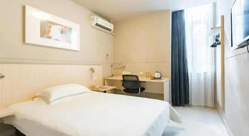 Bed in Jinjiang Inn Caoan Road Bed in Jinjiang Inn Caoan Road