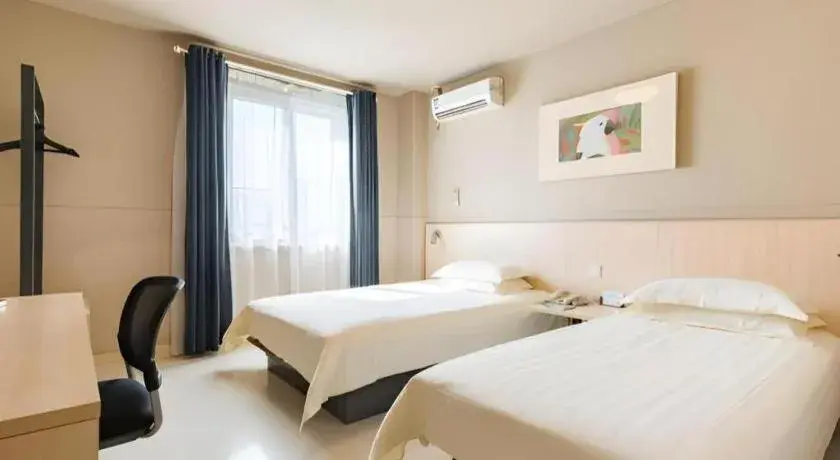 Bed in Jinjiang Inn Caoan Road Bed in Jinjiang Inn Caoan Road