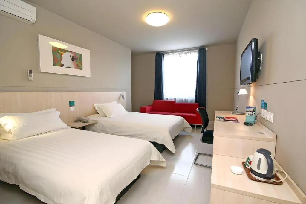 Bed in Jinjiang Inn Caoan Road