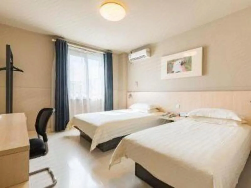 Bed in Jinjiang Inn Caoan Road