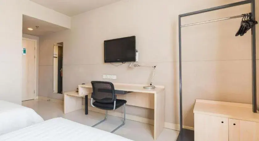 Bed in Jinjiang Inn Caoan Road Bed in Jinjiang Inn Caoan Road