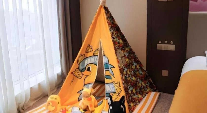 Bed in New Century Grand Hotel Hangzhou Fuyang Dongfangmao