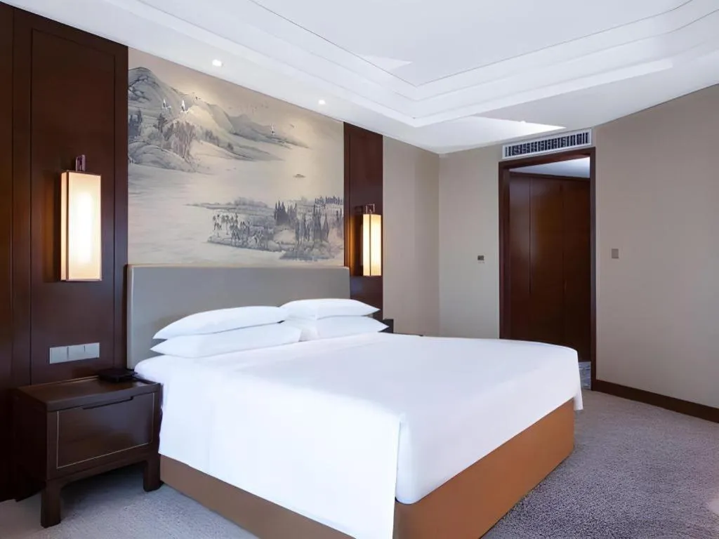 Bed in New Century Grand Hotel Hangzhou Fuyang Dongfangmao