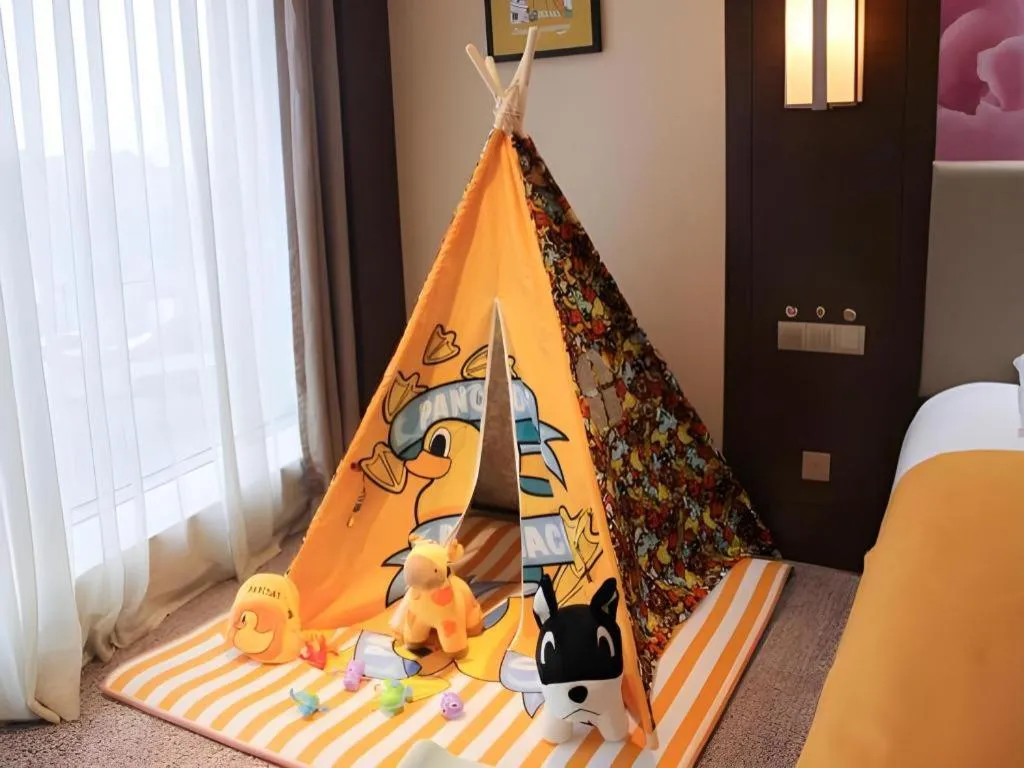 Bed in New Century Grand Hotel Hangzhou Fuyang Dongfangmao