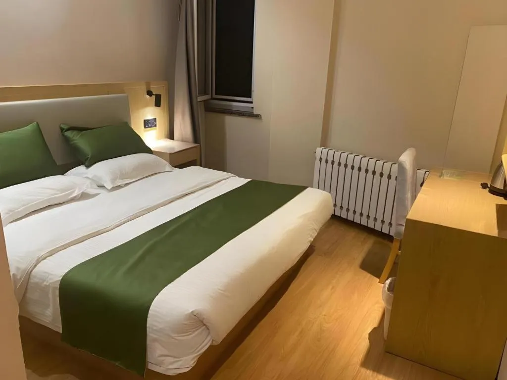 Bed in GreenTree Inn Liaoning Province Huludao City Xingcheng Shoushan Express Hotel