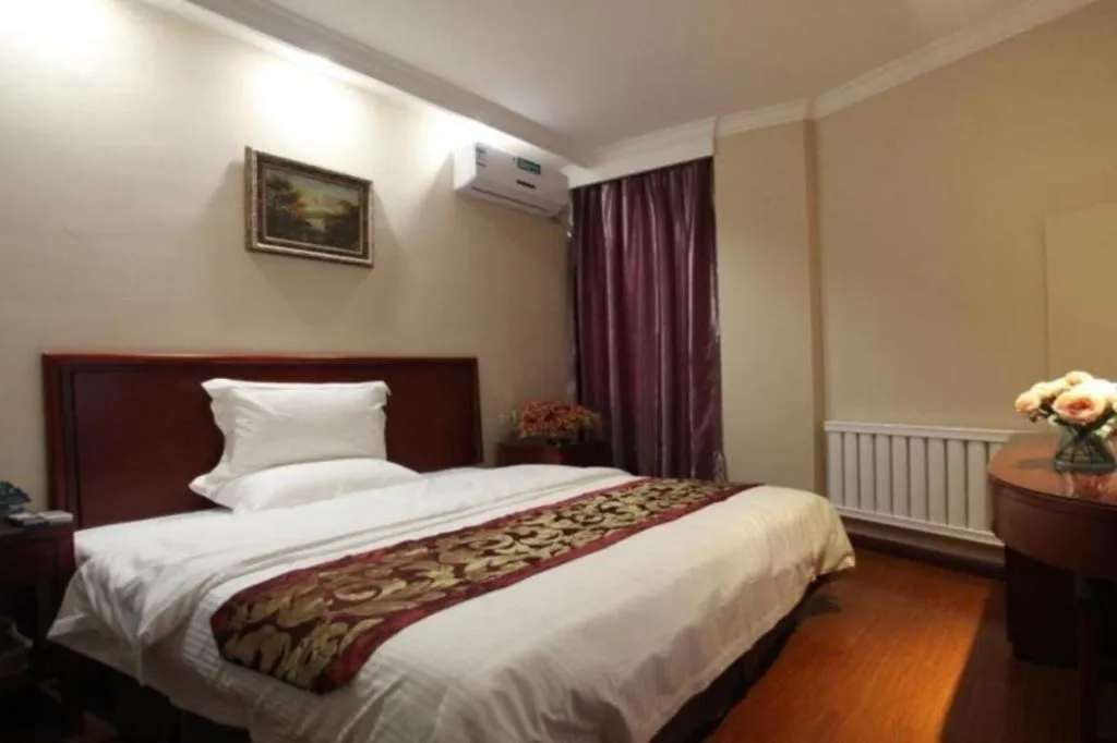 Bed in GreenTree Inn Liaoning Province Huludao City Xingcheng Shoushan Express Hotel