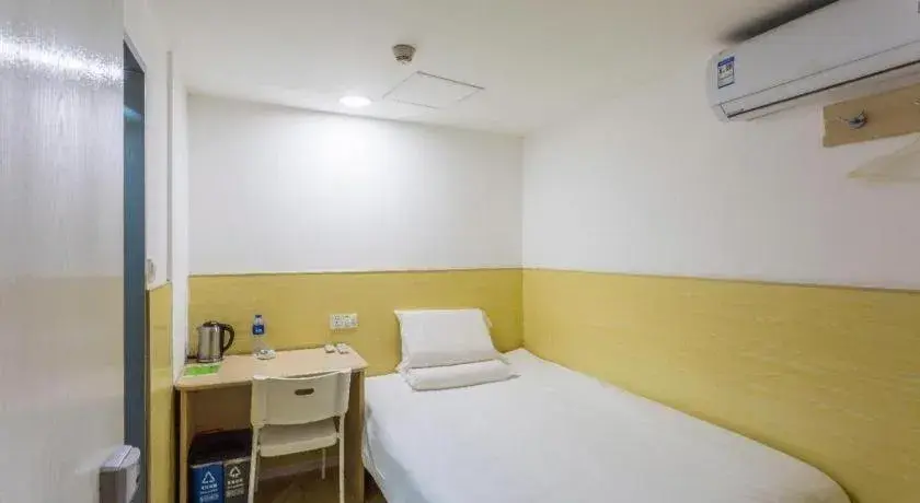 Bed in Hi Inn Guangzhou Gangding Metro Station Bed in Hi Inn Guangzhou Gangding Metro Station