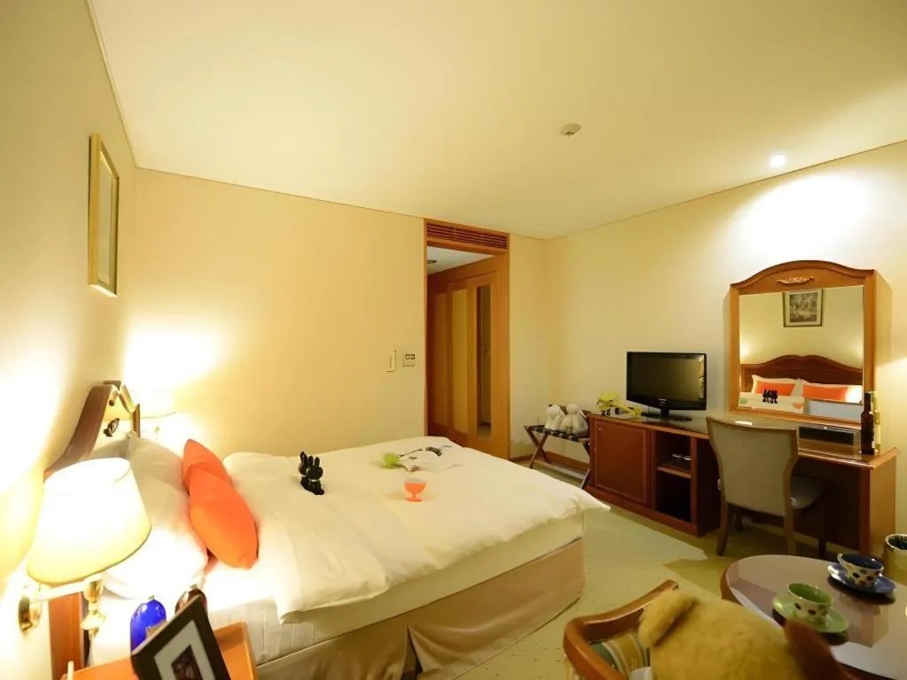 Bed in Onyang Hot Spring Hotel