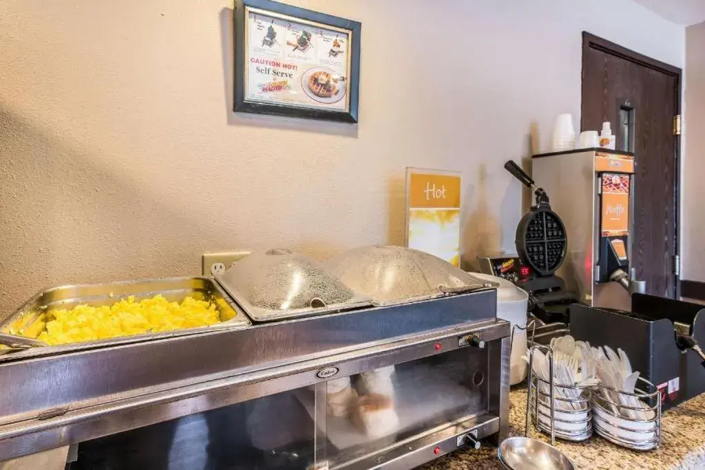 Bed in Quality Inn Bed in Quality Inn