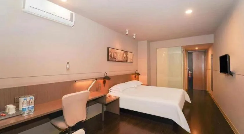 Bed in Jinjiang Inn Select Shanghai International Tourism and Resorts Zone Chuansha Road Subway Station