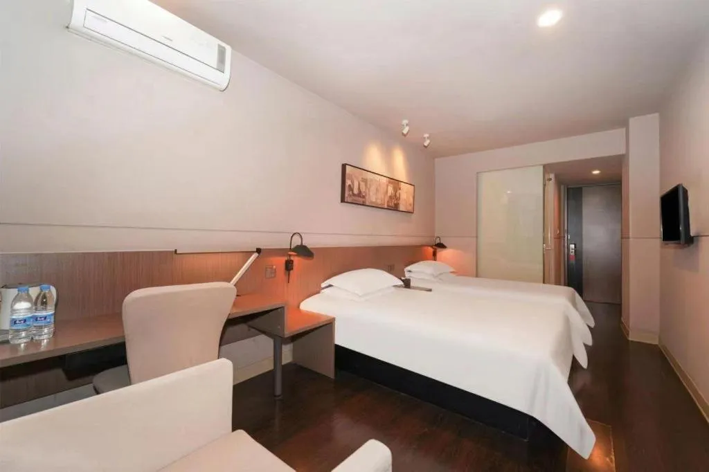 Bed in Jinjiang Inn Select Shanghai International Tourism and Resorts Zone Chuansha Road Subway Station