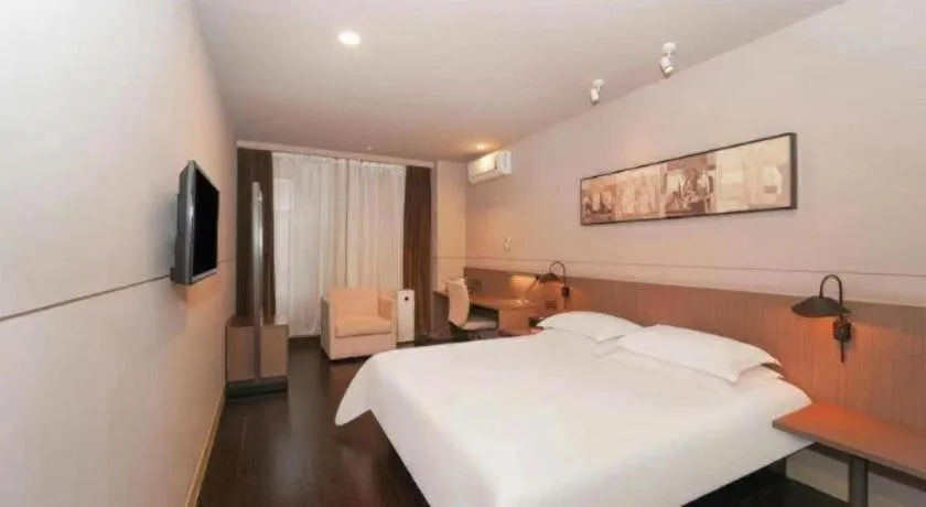 Bed in Jinjiang Inn Select Shanghai International Tourism and Resorts Zone Chuansha Road Subway Station