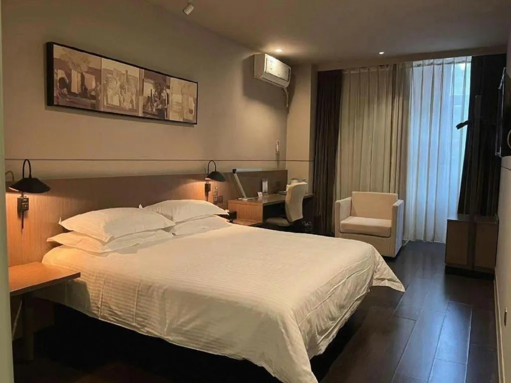 Bed in Jinjiang Inn Select Shanghai International Tourism and Resorts Zone Chuansha Road Subway Station