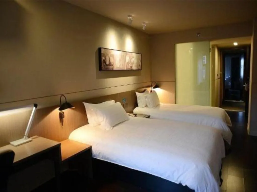 Bed in Jinjiang Inn Select Shanghai International Tourism and Resorts Zone Chuansha Road Subway Station