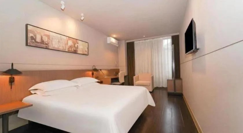 Bed in Jinjiang Inn Select Shanghai International Tourism and Resorts Zone Chuansha Road Subway Station