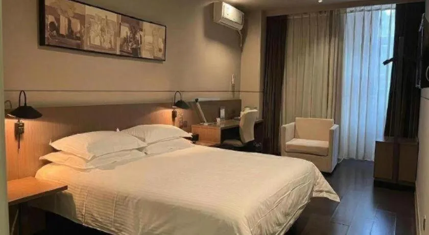 Bed in Jinjiang Inn Select Shanghai International Tourism and Resorts Zone Chuansha Road Subway Station