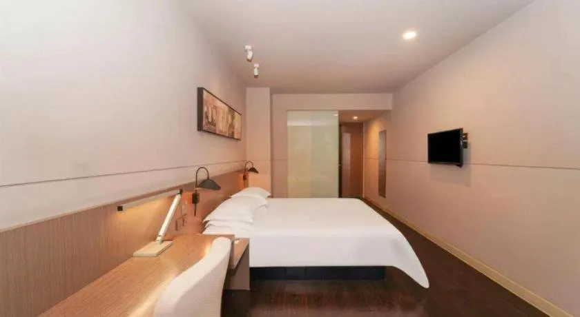 Bed in Jinjiang Inn Select Shanghai International Tourism and Resorts Zone Chuansha Road Subway Station