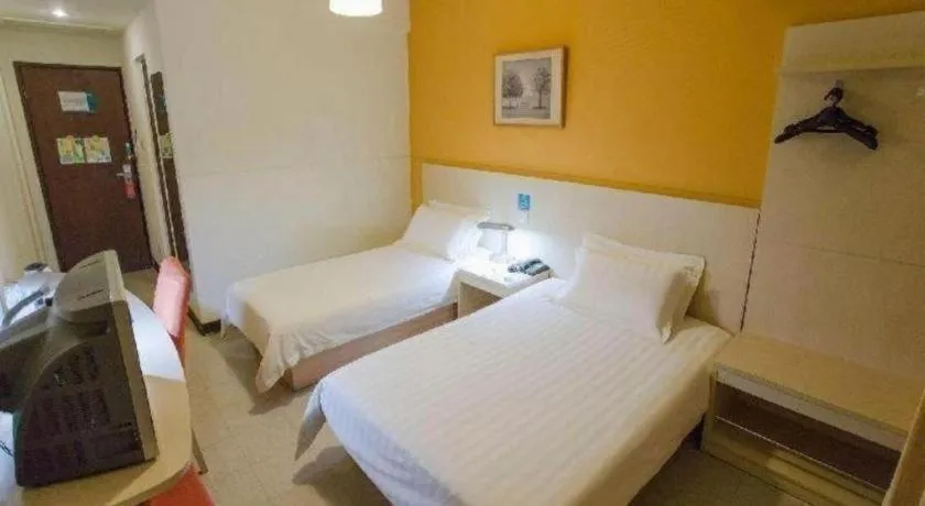 Bed in Jinjiang Inn Select Shanghai International Tourism and Resorts Zone Chuansha Road Subway Station
