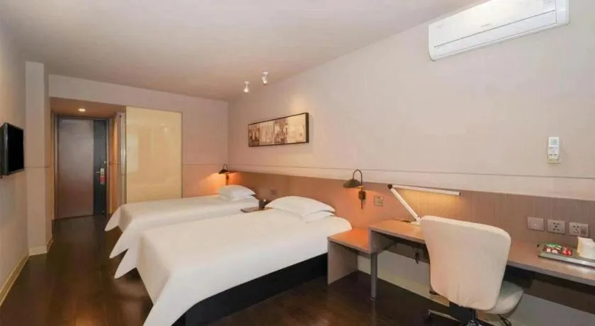 Bed in Jinjiang Inn Select Shanghai International Tourism and Resorts Zone Chuansha Road Subway Station