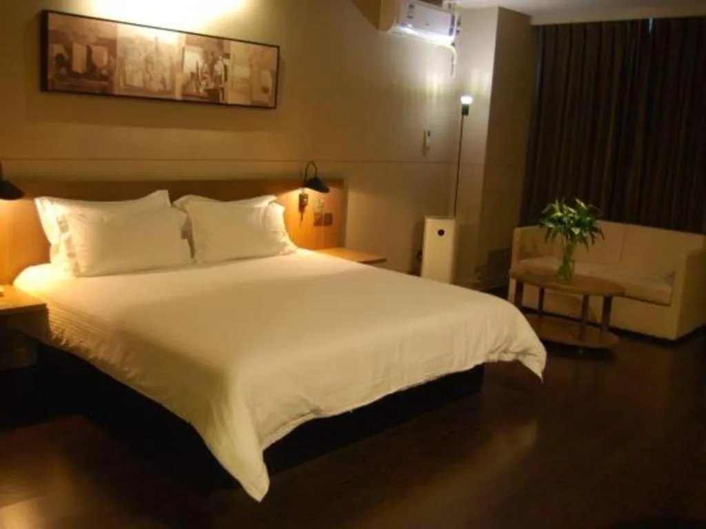 Bed in Jinjiang Inn Select Shanghai International Tourism and Resorts Zone Chuansha Road Subway Station