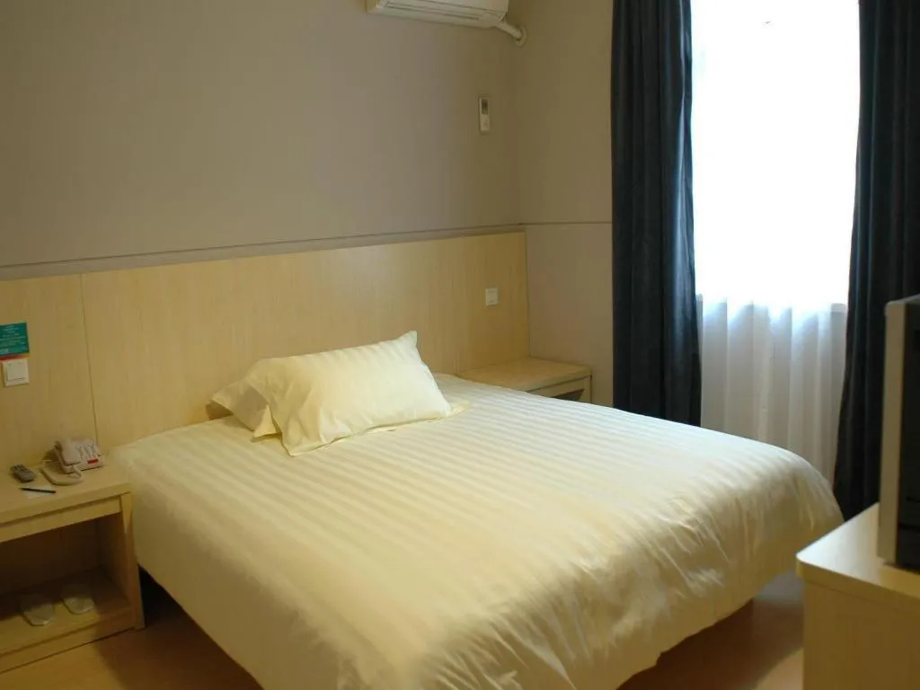 Bed in Jinjiang Inn Select Shanghai International Tourism and Resorts Zone Chuansha Road Subway Station