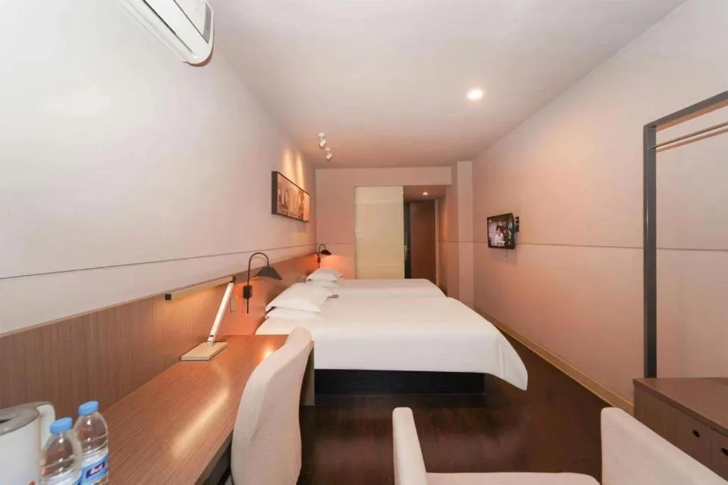 Bed in Jinjiang Inn Select Shanghai International Tourism and Resorts Zone Chuansha Road Subway Station