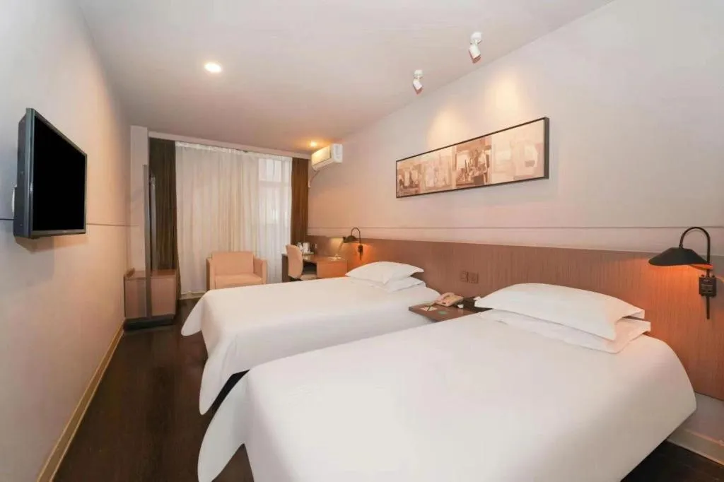 Bed in Jinjiang Inn Select Shanghai International Tourism and Resorts Zone Chuansha Road Subway Station