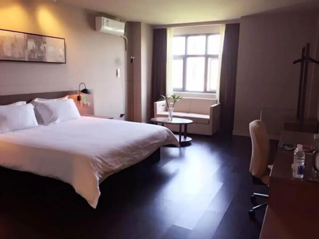 Bed in Jinjiang Inn Select Shanghai International Tourism and Resorts Zone Chuansha Road Subway Station