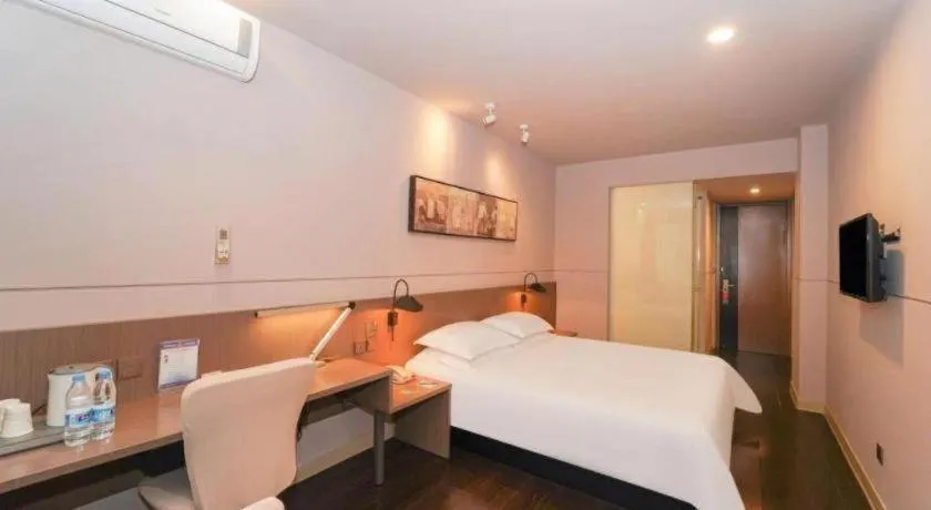 Bed in Jinjiang Inn Select Shanghai International Tourism and Resorts Zone Chuansha Road Subway Station