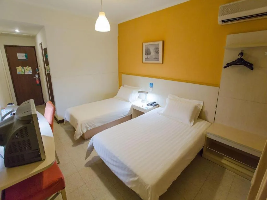 Bed in Jinjiang Inn Select Shanghai International Tourism and Resorts Zone Chuansha Road Subway Station