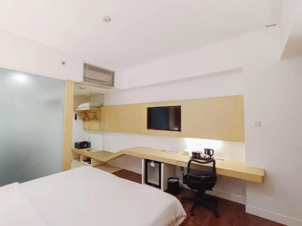 Bed in Brits Hotel Karawang