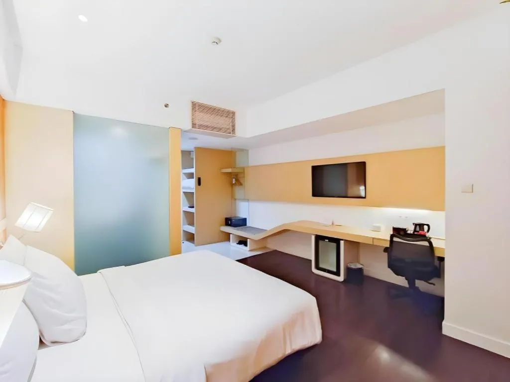 Bed in Brits Hotel Karawang