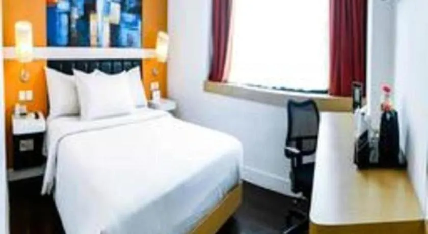 Bed in Brits Hotel Karawang