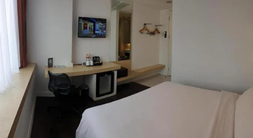 Bed in Brits Hotel Karawang