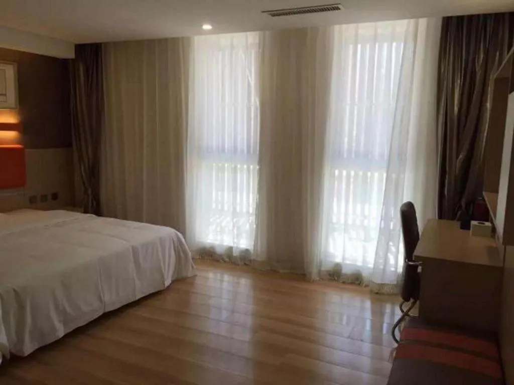 Bed in 7 Days Premium Tangshan Railway Station Jiaotong University