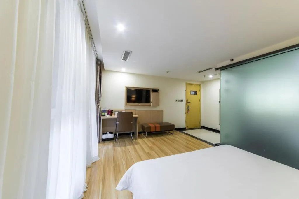 Bed in 7 Days Premium Tangshan Railway Station Jiaotong University