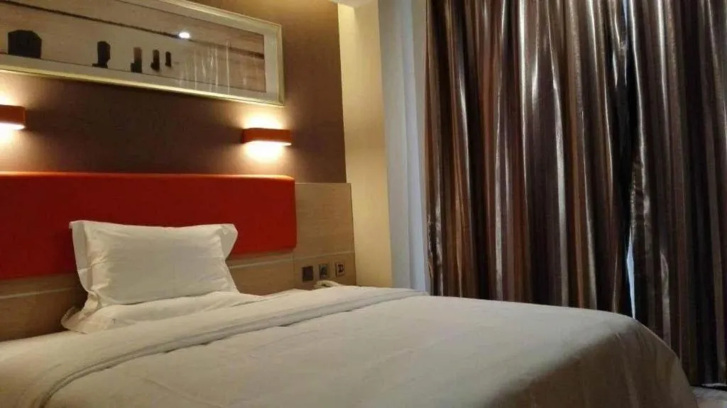 Bed in 7 Days Premium Tangshan Railway Station Jiaotong University