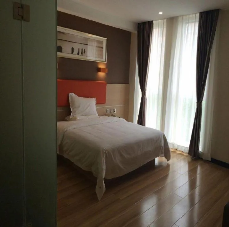 Bed in 7 Days Premium Tangshan Railway Station Jiaotong University