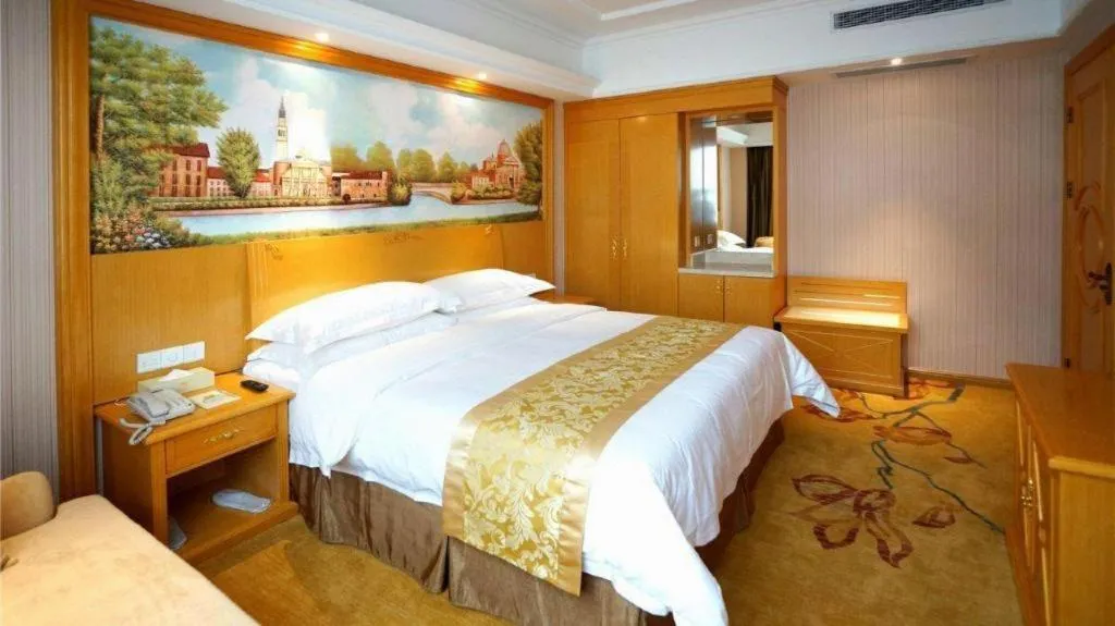 Bed in Vienna Hotel Shanghai Hongqiao Huaxin Road