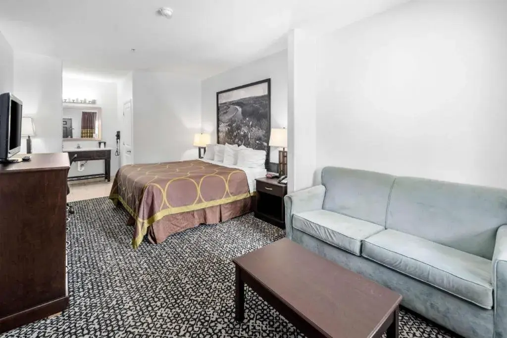 Bed in Super 8 By Wyndham Mansfield La Bed in Super 8 By Wyndham Mansfield La