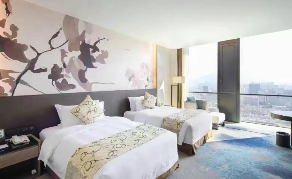 Bed in LONGYAN JINGHUA FLIPORT HOTEL