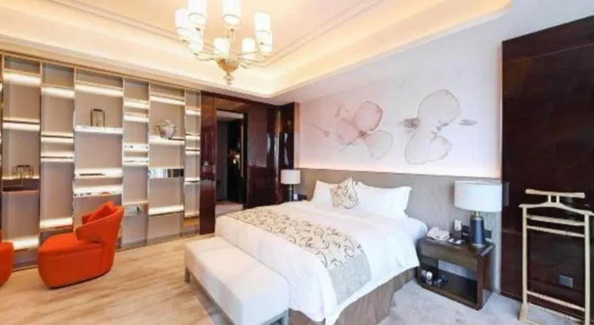 Bed in LONGYAN JINGHUA FLIPORT HOTEL