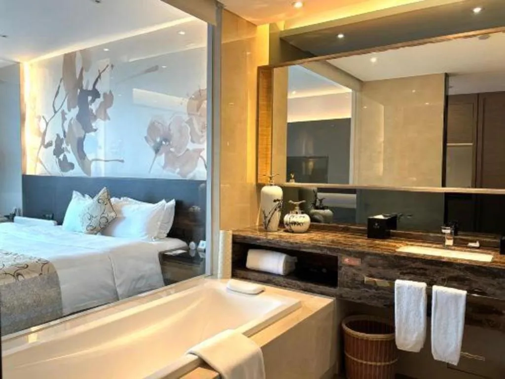 Bed in LONGYAN JINGHUA FLIPORT HOTEL