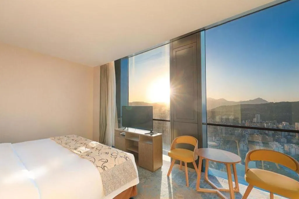 Bed in LONGYAN JINGHUA FLIPORT HOTEL